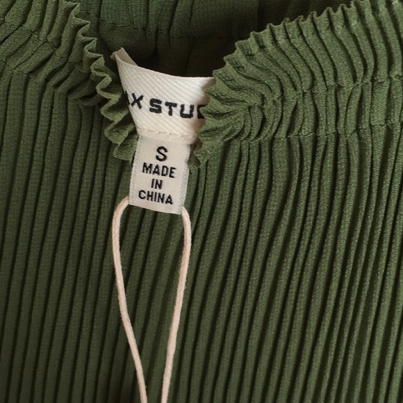 NWT Max Studio Olive Green Flowy Top - Picture 2 of 6